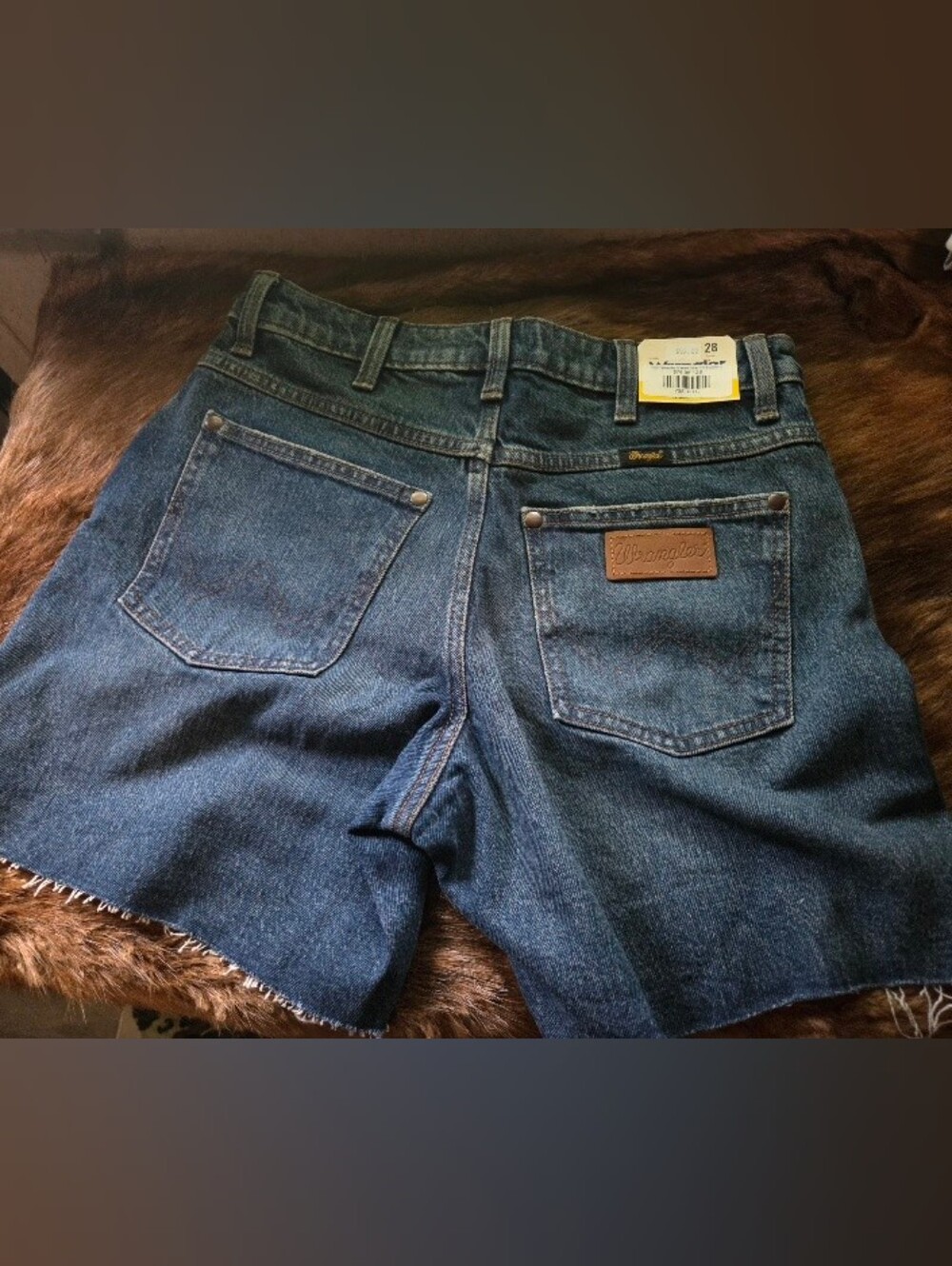 "Daisy" Wrangler Cowboy Cut Short 5.5 inch inseem Jean Shorts